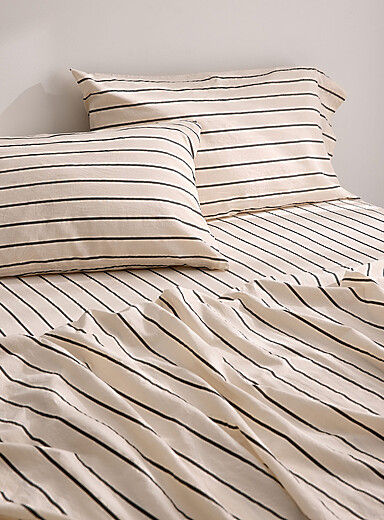 Two-tone stripes bed sheet set Fits mattresses up to 16 in