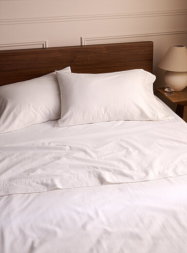 Simons Maison: Le drap finette pur coton biologique uni Pour matelas jusqu'&agrave; 16 po 150 grammes par m<sup><small>2</small></sup> Blanc