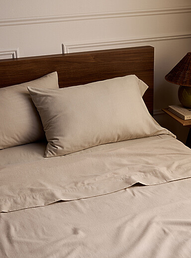 Simons Maison Sand Plain organic cotton flannel sheet Fits mattresses up to 16 in 150 grams per m<sup><small>2</small></sup>
