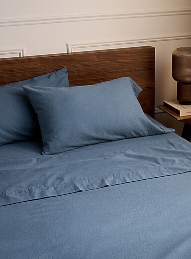 Simons Maison Blue Plain organic cotton flannel sheet Fits mattresses up to 16 in 150 grams per m<sup><small>2</small></sup>