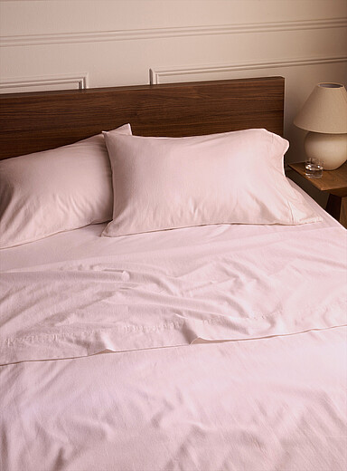 Simons Maison Pink Plain organic cotton flannel sheet Fits mattresses up to 16 in 150 grams per m<sup><small>2</small></sup>