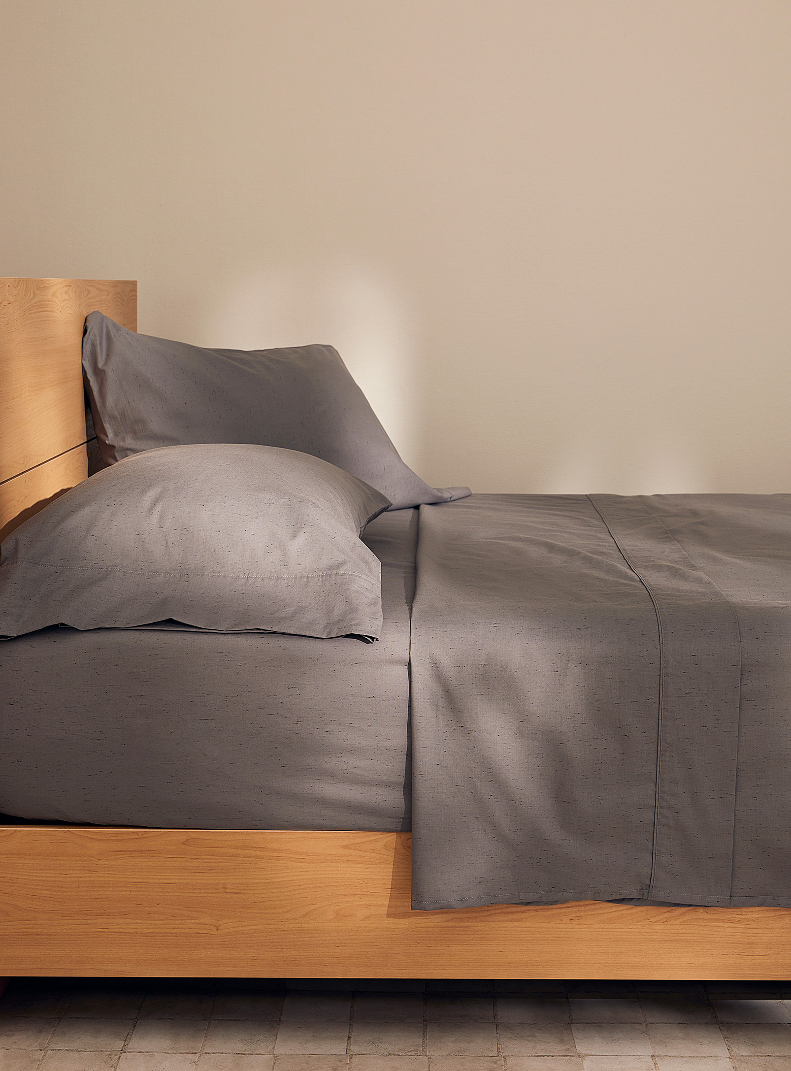 Simons Maison Speckled Sheet Set Fits Mattresses Up To 16 In In Charcoal