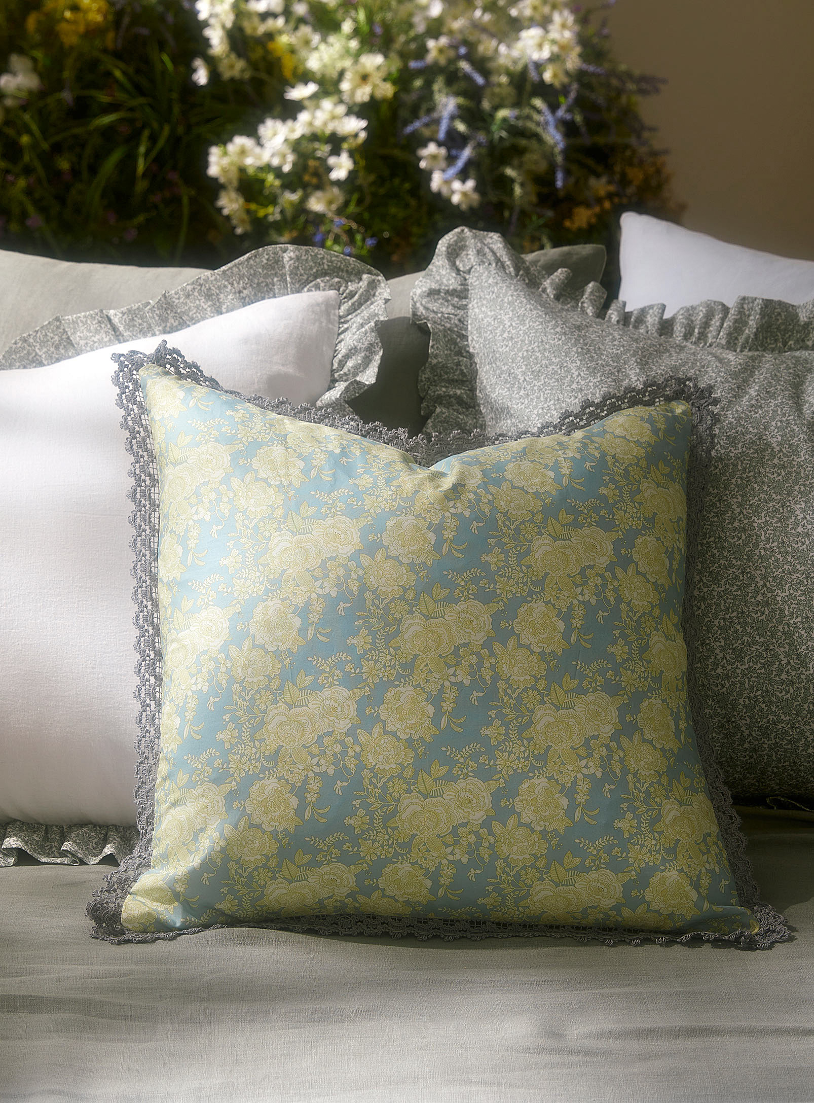 Simons Maison - Flowers& lace cushion Made with Liberty Fabric 45 x 45 cm