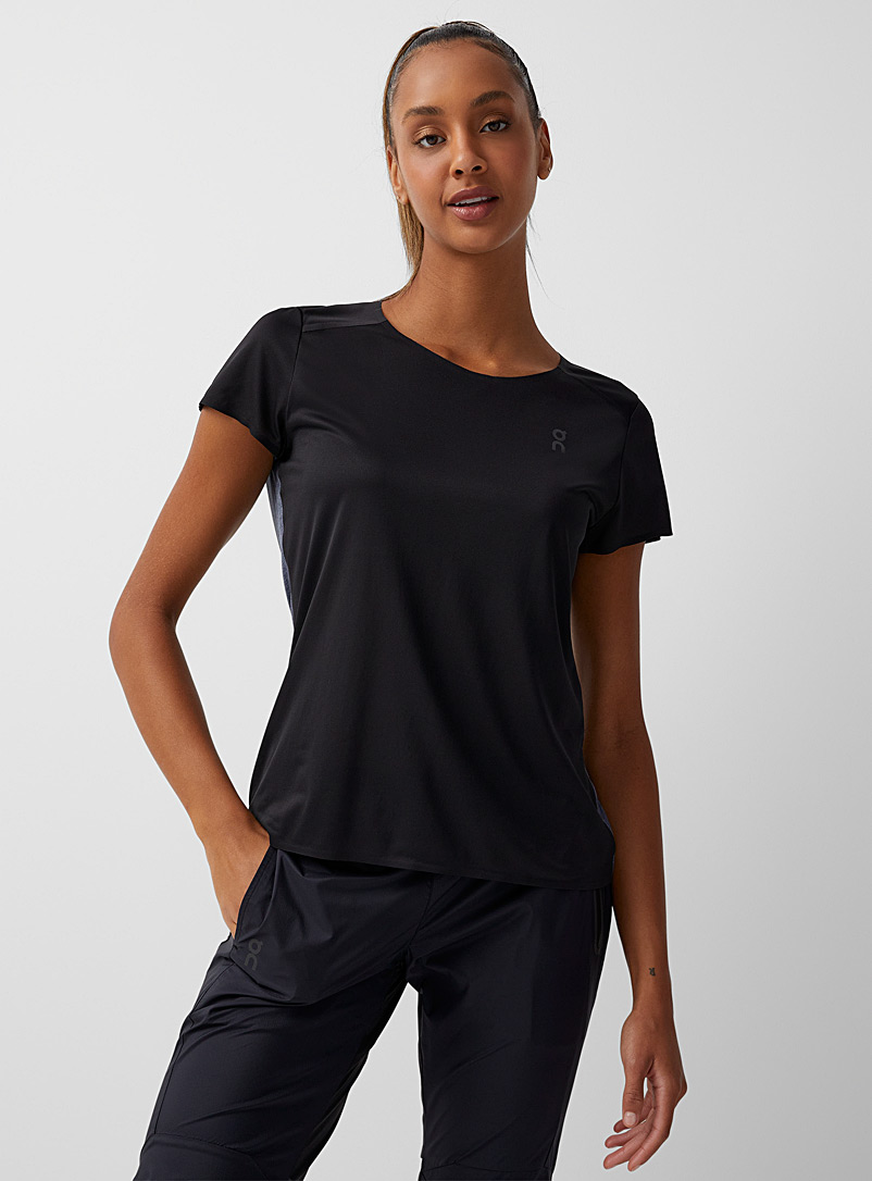 On: Le t-shirt léger bimatière Performance T Noir pour femme