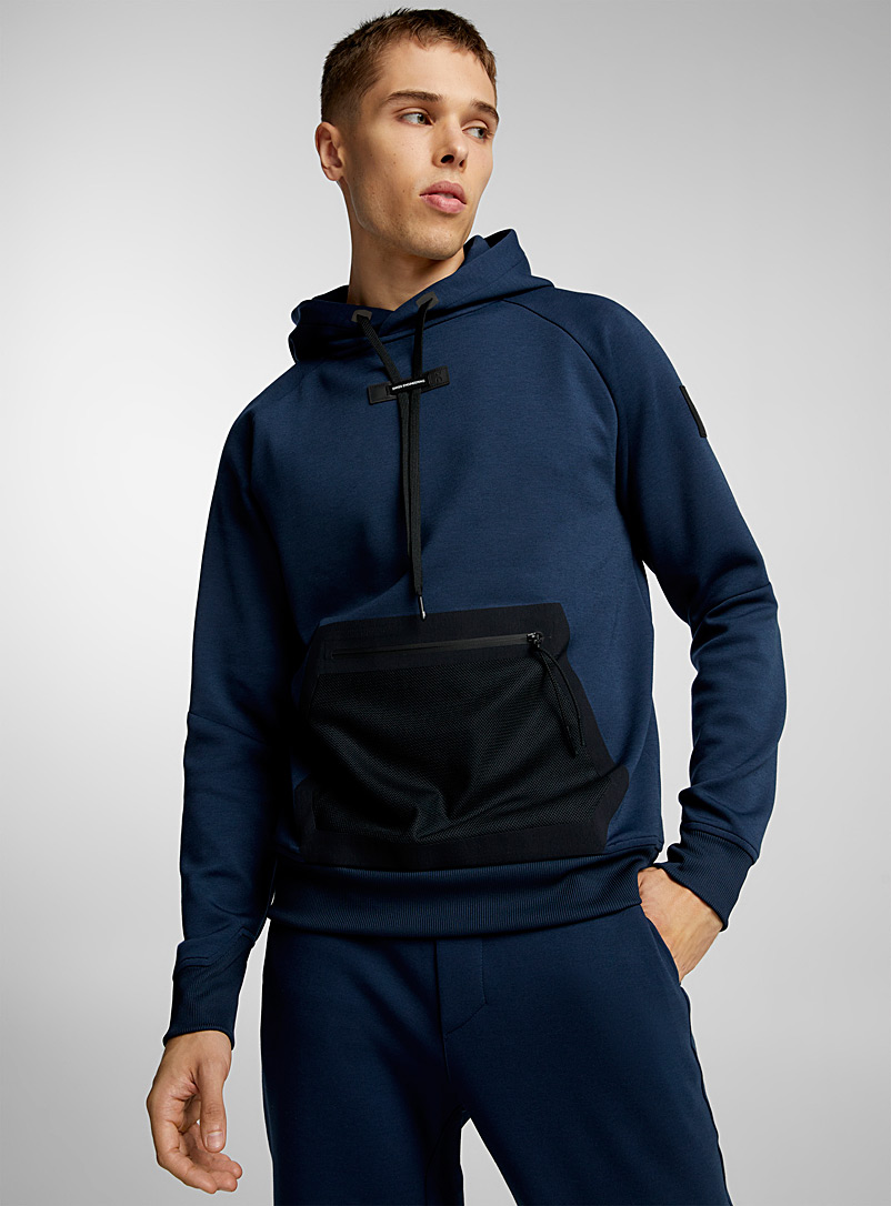 On: Le sweat Hoodie Marine pour homme