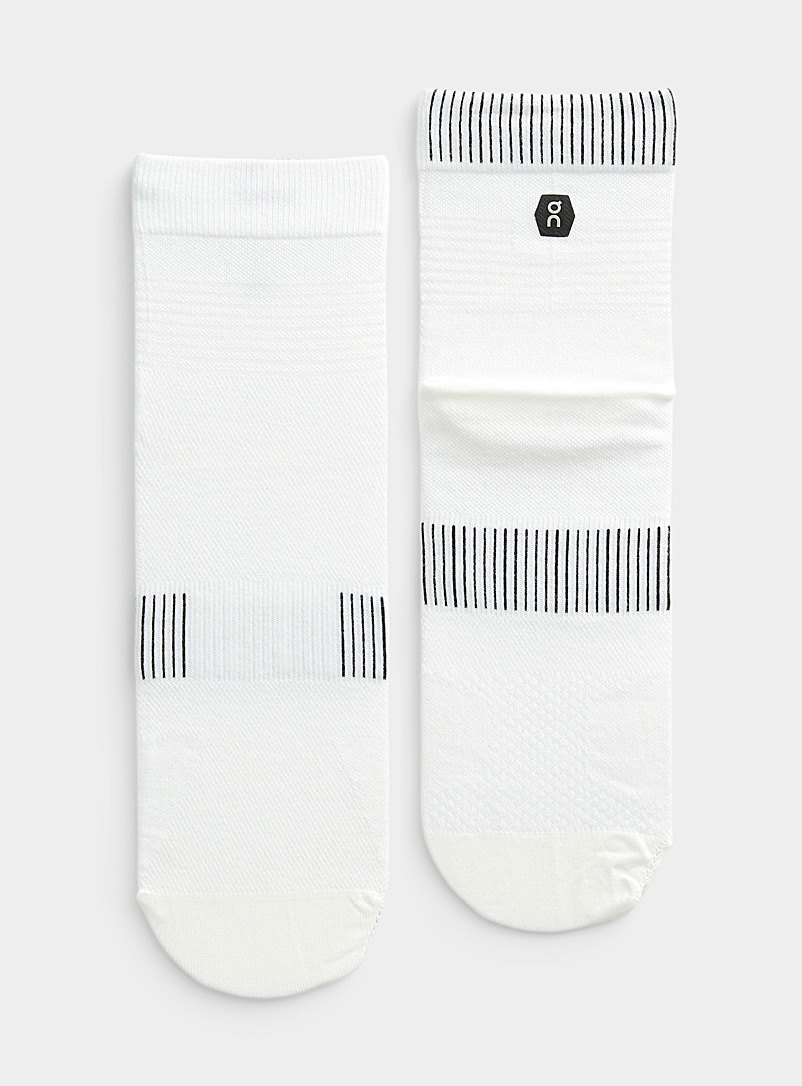 Ultra-lightweight white athletic sock | On | Men's Socks Online | Le 31 ...