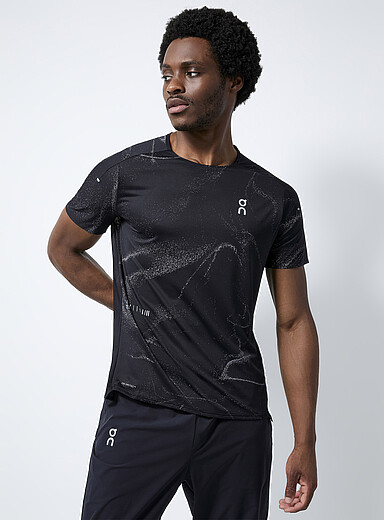 On: Le t-shirt Performance-T Lumos Noir &agrave; motifs pour homme