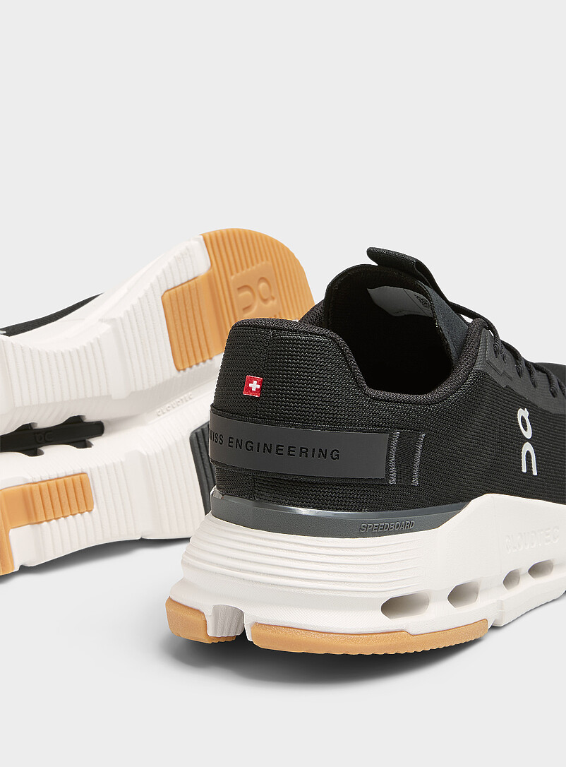 On: Le sneaker Cloudnova Form 2 Homme Noir &agrave; motifs pour homme