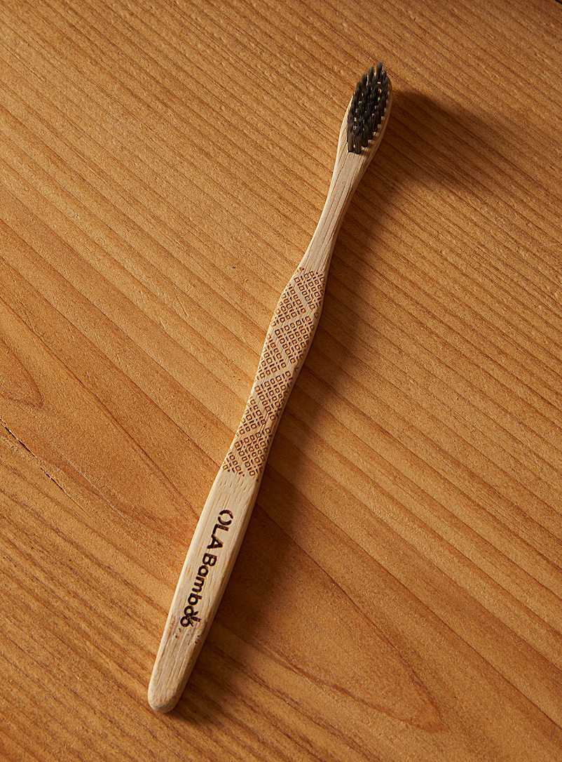 OLA Bamboo: La brosse à dents en bambou écolo infusée au charbon Gris