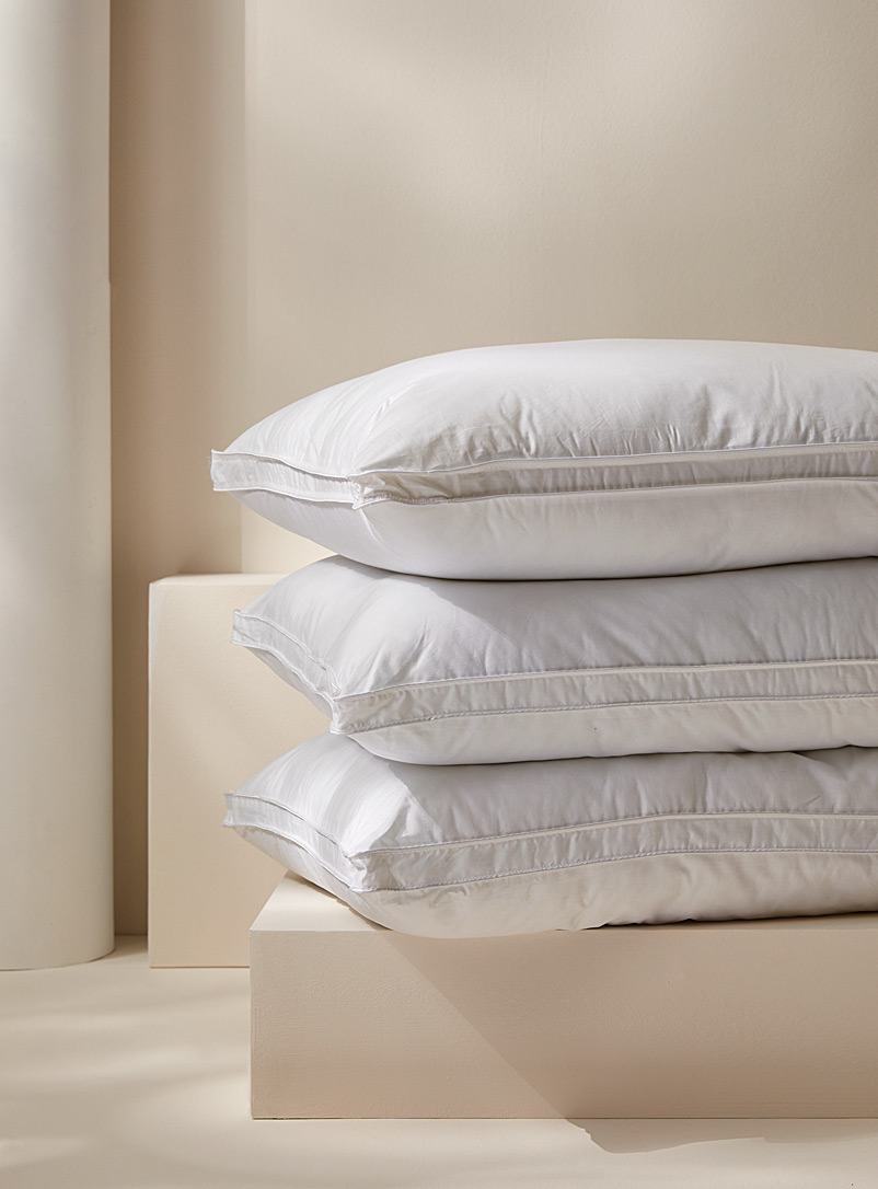 Simons Maison White Duvetine recycled polyester pillow Semi-firm support
