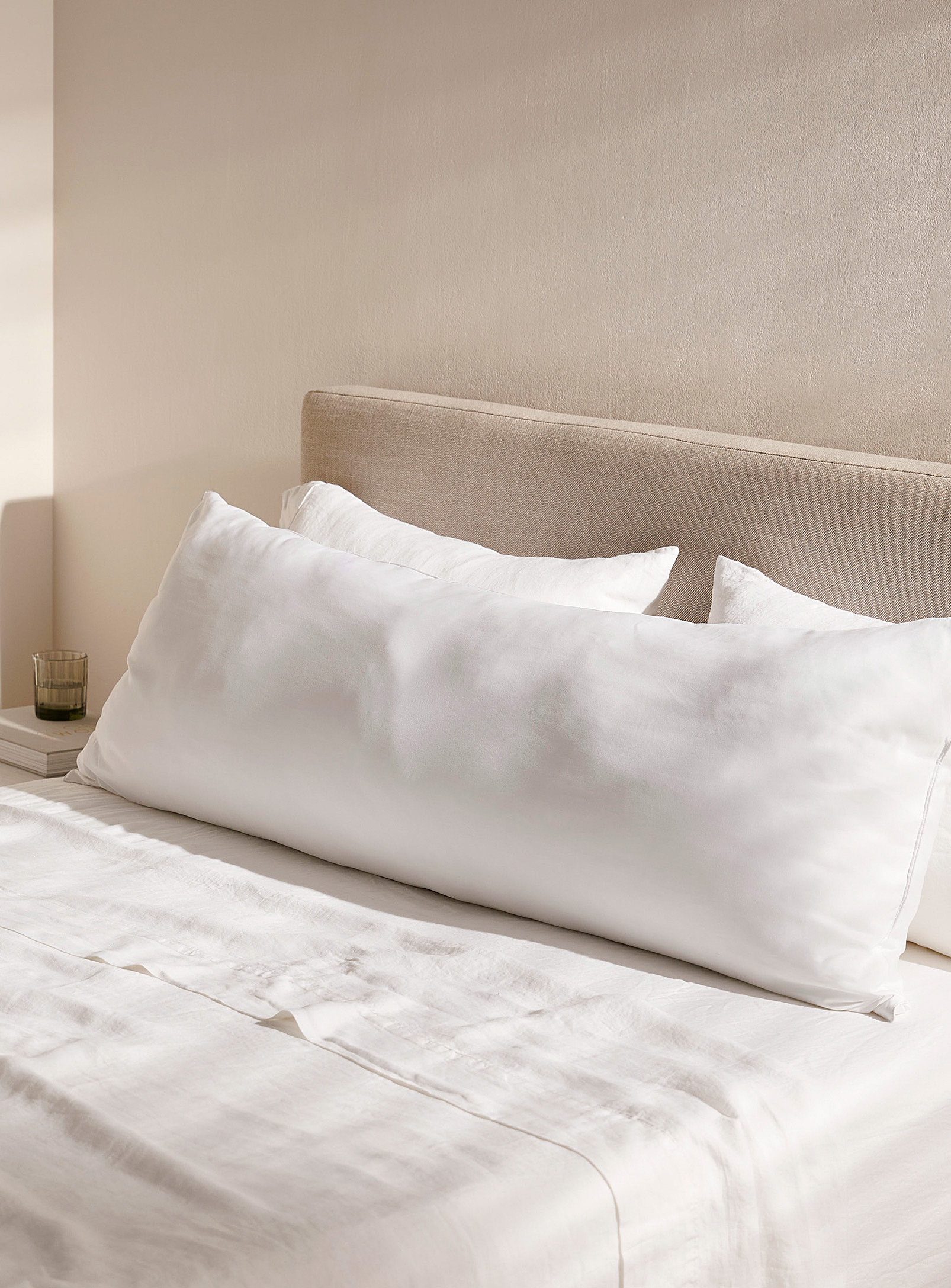 Simons Maison Evolution Body Pillow In White