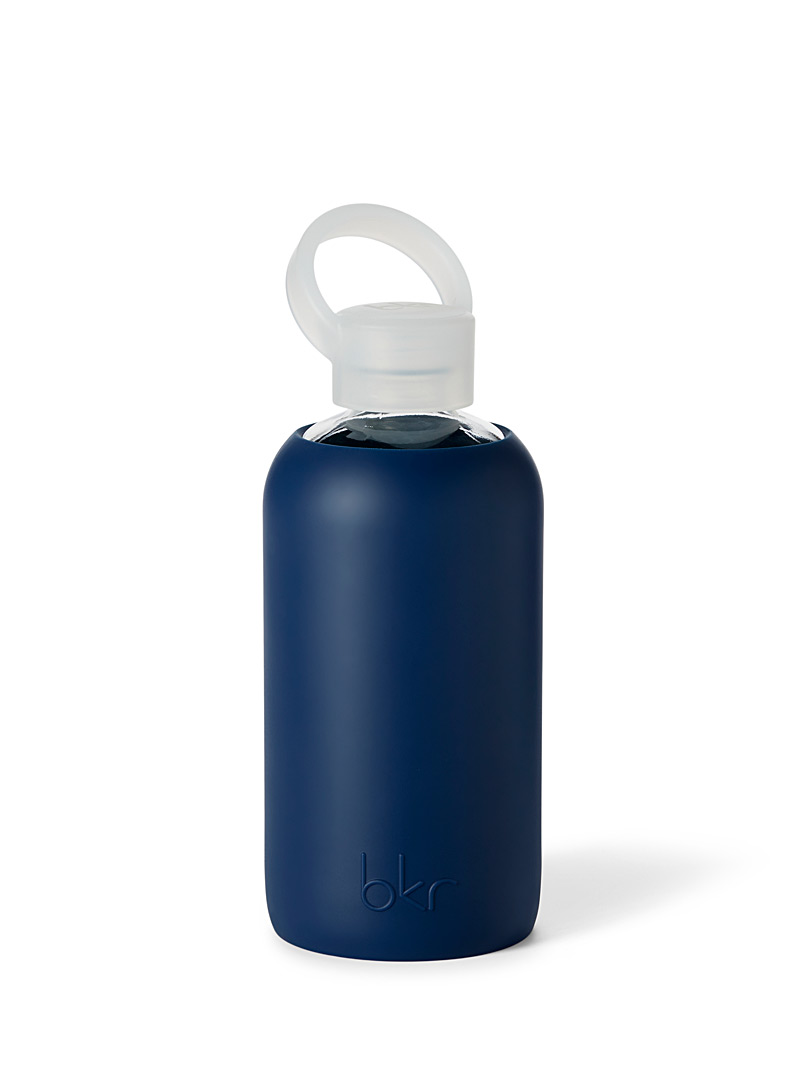 Bkr: La petite bouteille réutilisable en verre et silicone Bleu foncé pour femme
