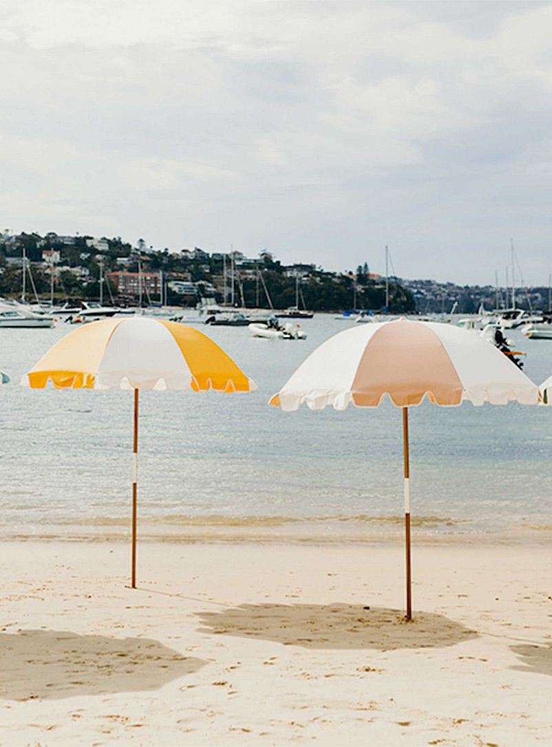 Basil Bangs: Le parasol compact escapade d'un week-end Jaune or