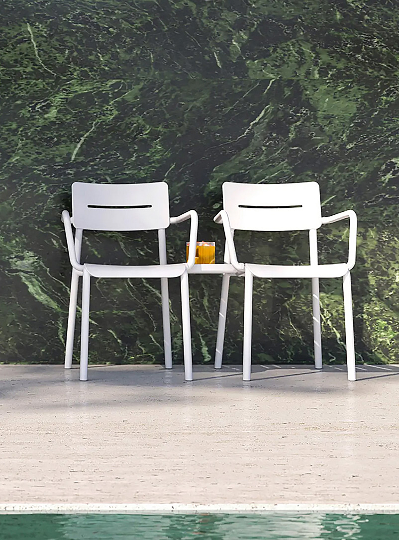 TOOU White Outo outdoor armrest chair