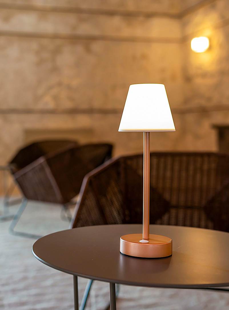 Newgarden: La lampe de table intérieur et extérieur Lola Or rose
