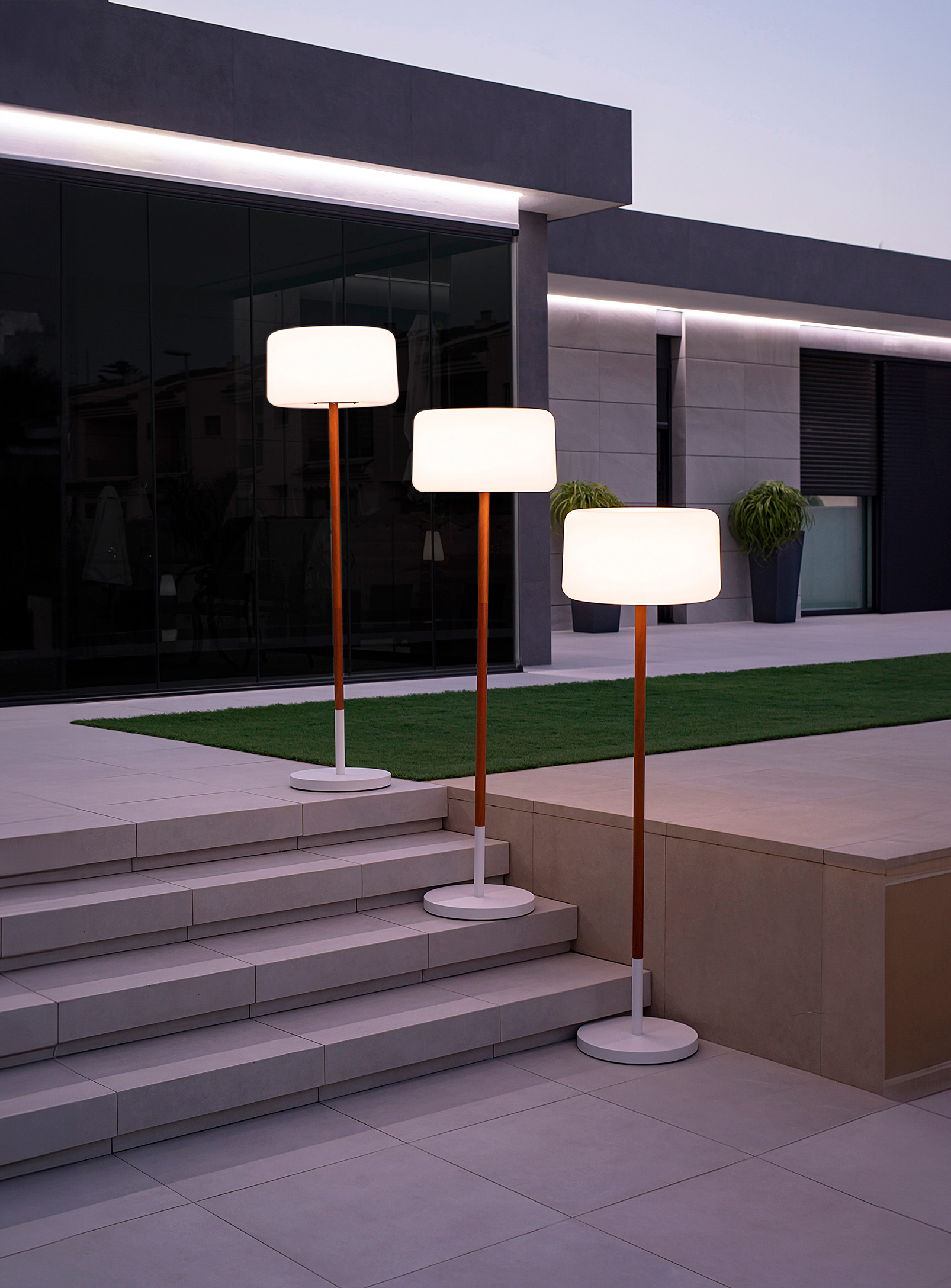 Newgarden Chloe Indoor-outdoor Floor Lamp In White