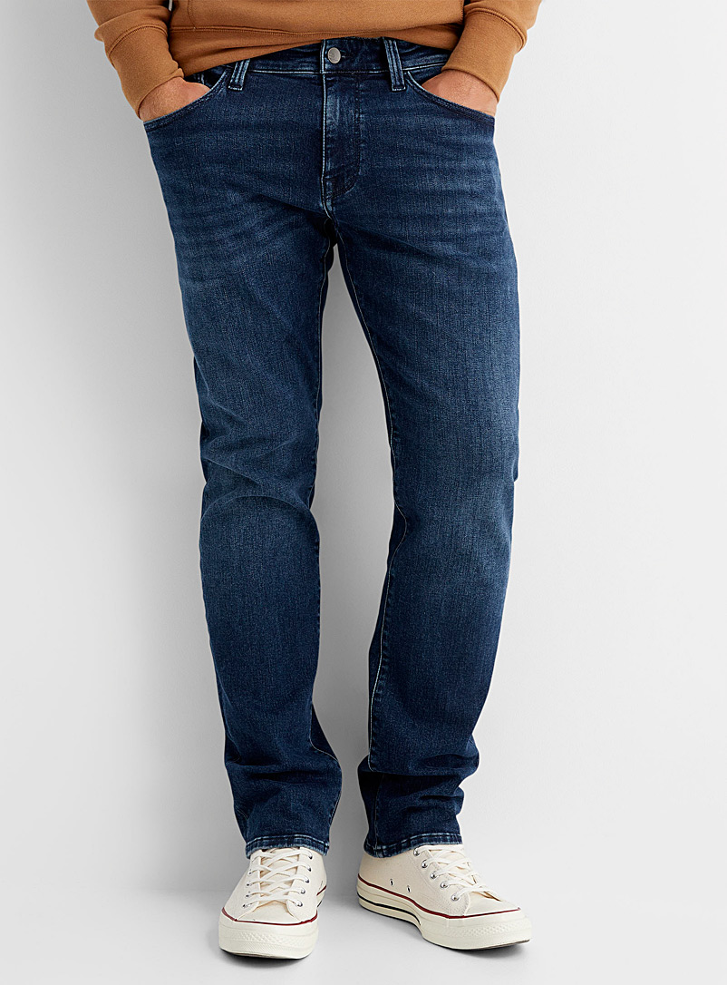 Mavi: Le jean Marcus SuperMove bleu moyen Coupe droite étroite Bleu foncé pour homme