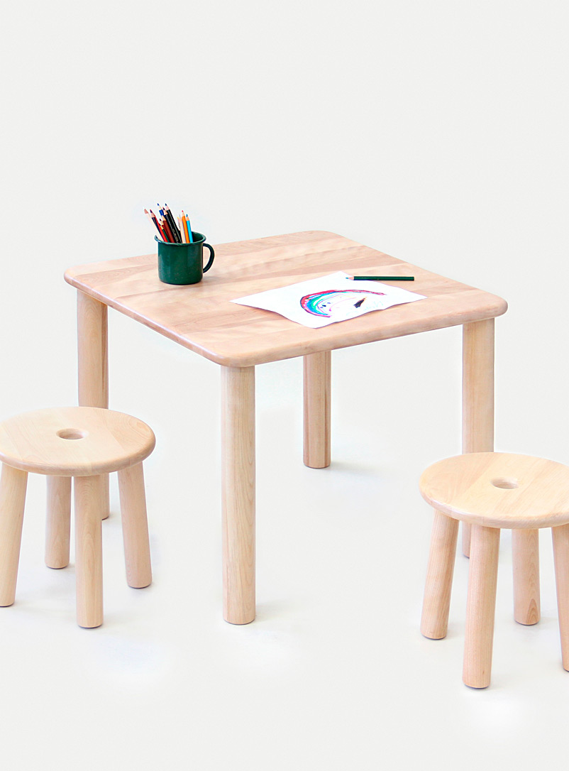 Studio Caribou: La table en bois Enfant - 3 options offertes Brun
