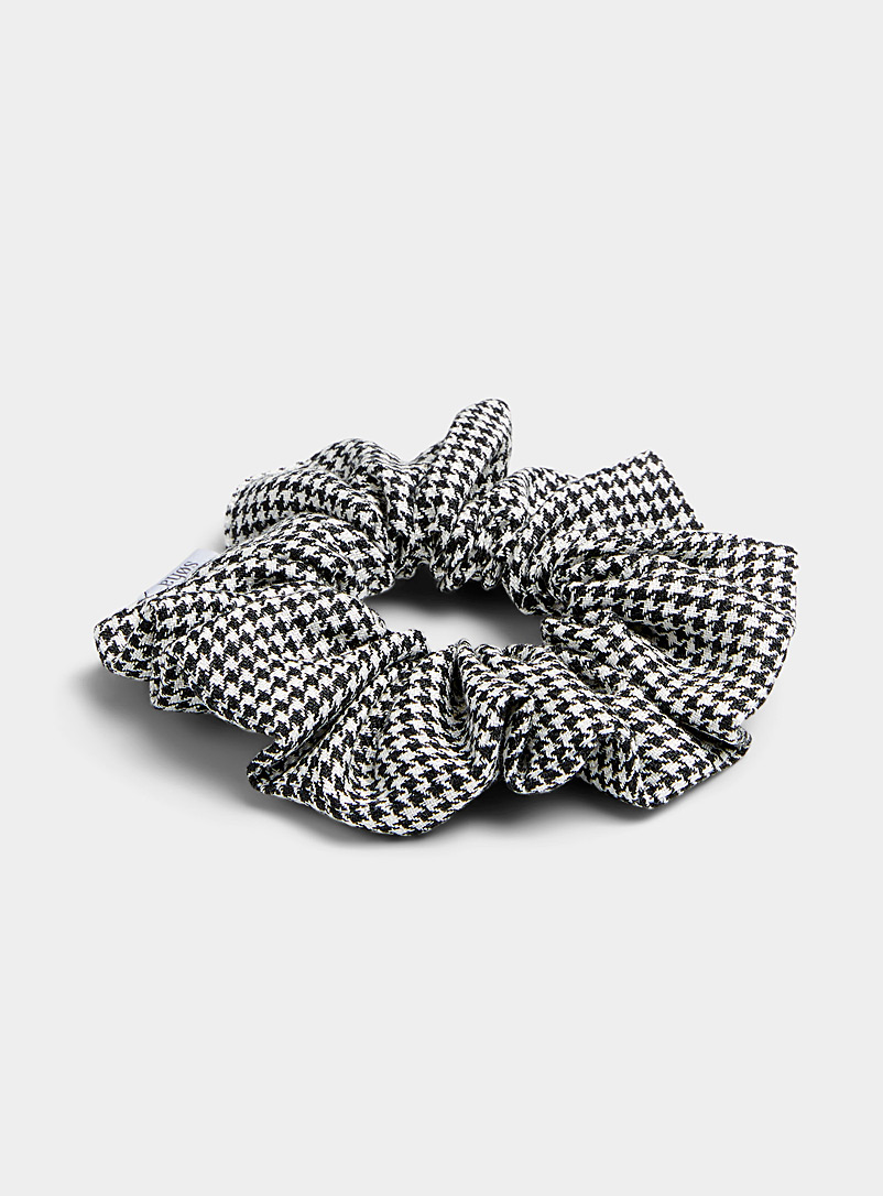 Soha & Co Black and White Houndstooth linen scrunchie for women