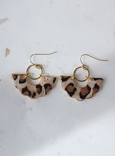 Les boucles d'oreilles &eacute;ventail de porcelaine Jusan
