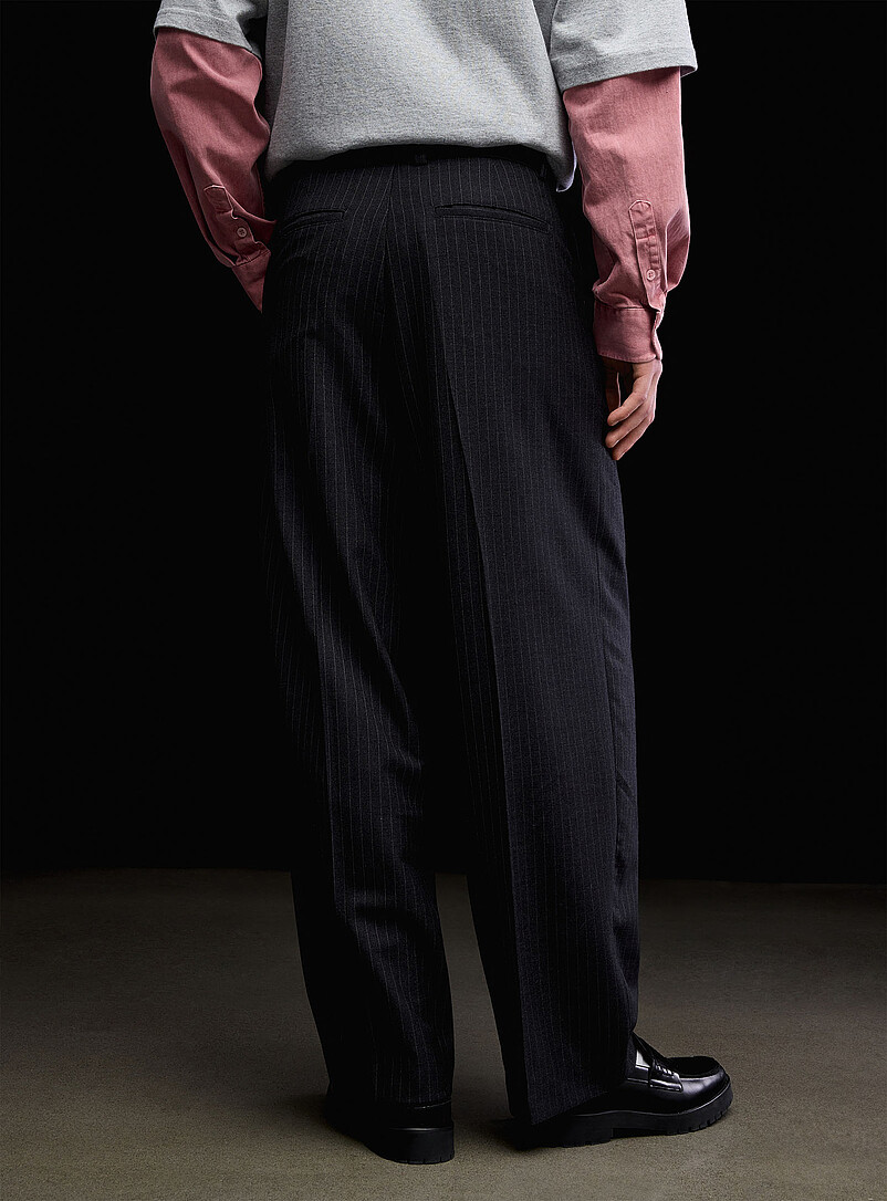 Djab: Le pantalon &agrave; plis rayures banquier Coupe ample <b>Importation de S&eacute;oul</b> Noir pour homme