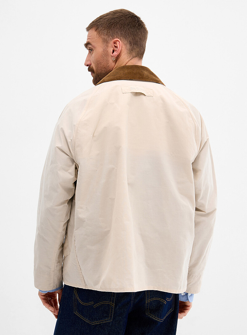 Barbour: La veste transport col velours c&ocirc;tel&eacute; Sable pour homme