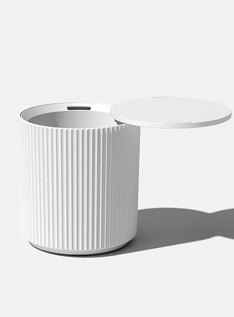 Veradek: La table d'appoint r&eacute;frig&eacute;rante rainur&eacute;e Blanc