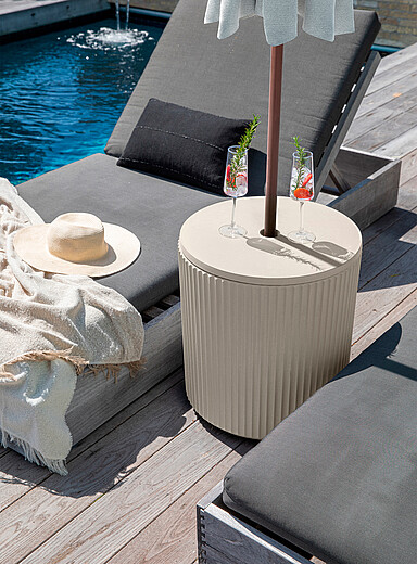 Demi grooved umbrella side table