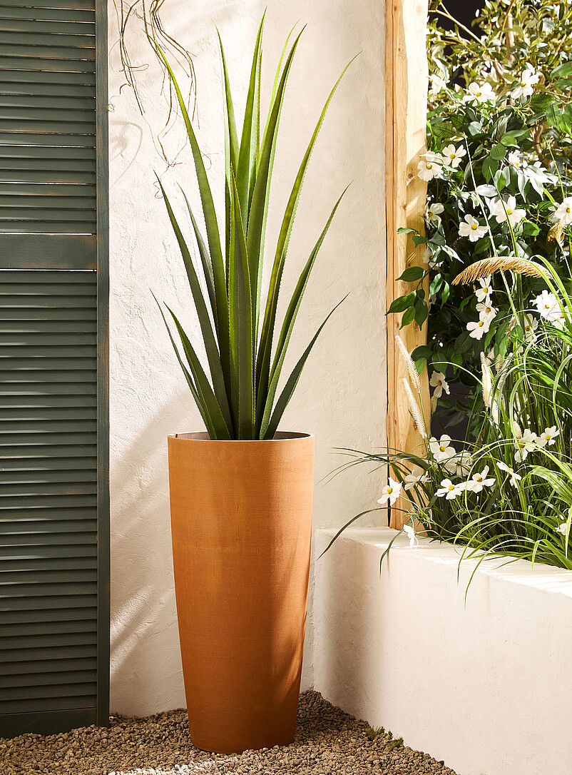 Patina Selena rust-coloured planter product image (primary)