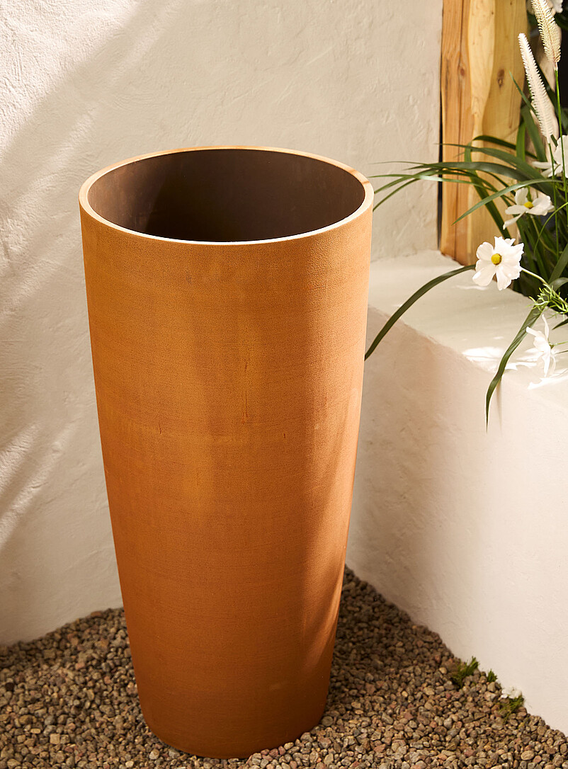 Patina Selena rust-coloured planter product image 2