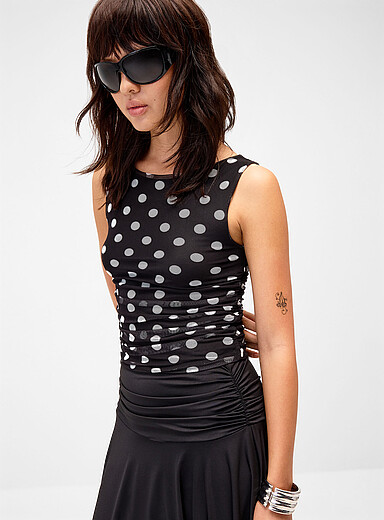 La camisole encolure haute filet &agrave; motif