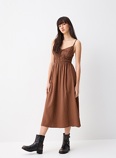 Twik: La robe midi lin m&eacute;lang&eacute; buste smock&eacute; Chocolat - Espresso pour femme