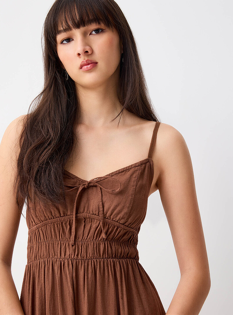 Twik: La robe midi lin m&eacute;lang&eacute; buste smock&eacute; Rubis - Vermillon pour femme