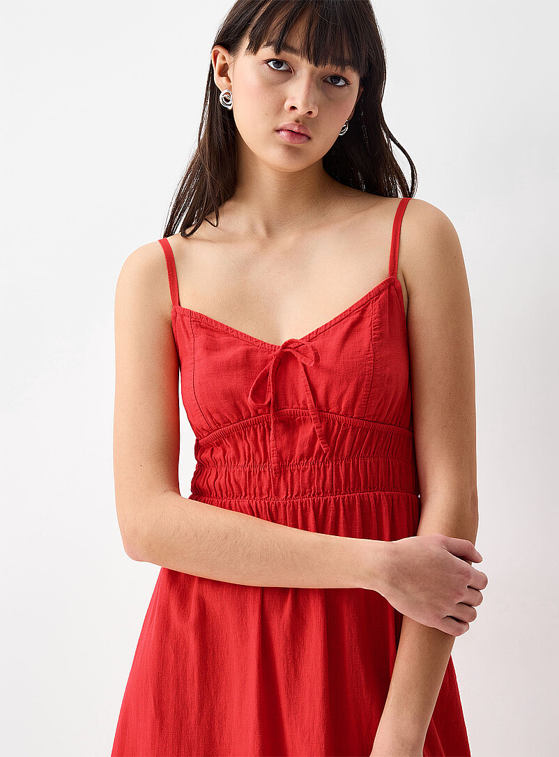 Twik: La robe midi lin m&eacute;lang&eacute; buste smock&eacute; Rubis - Vermillon pour femme