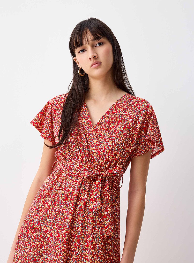 Twik: La robe maxi portefeuille imprim&eacute;e Noir &agrave; motifs pour femme