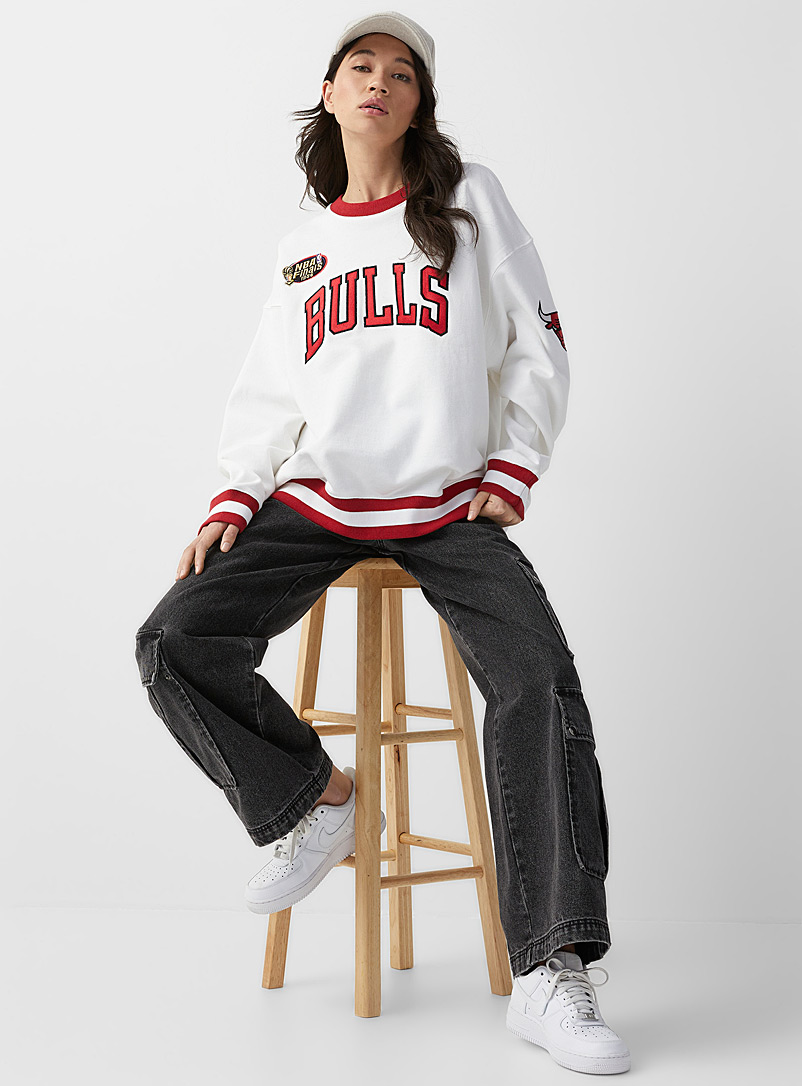 Mitchell & Ness White Bulls loose sweatshirt for women