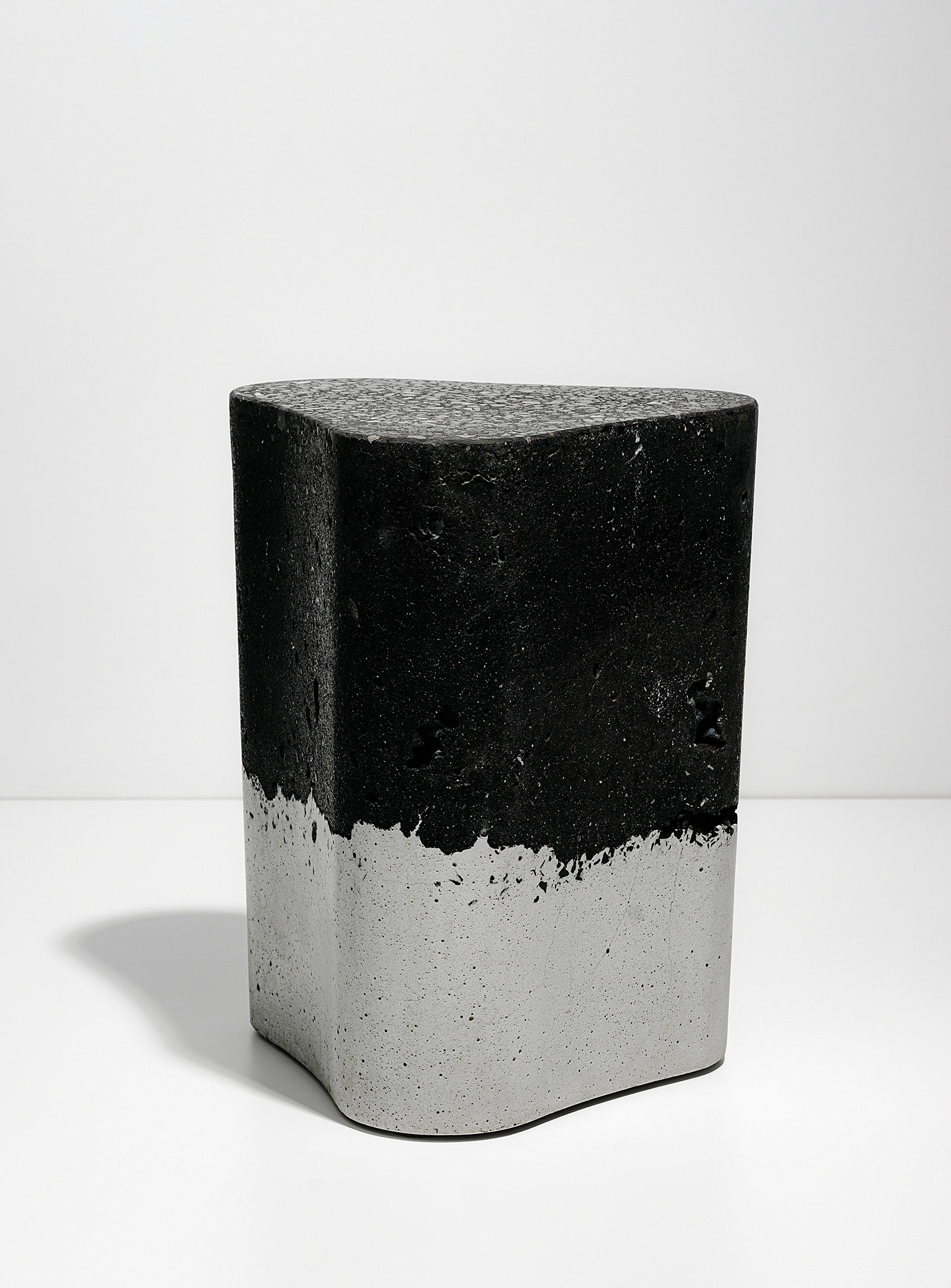 AtelierB - Le Corbusier bi-coloured concrete accent table