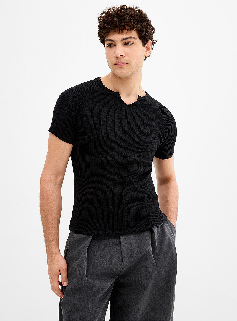 Le 31: Le t-shirt col fendu jersey c&ocirc;tel&eacute; <b>Importation de S&eacute;oul</b> Noir pour homme