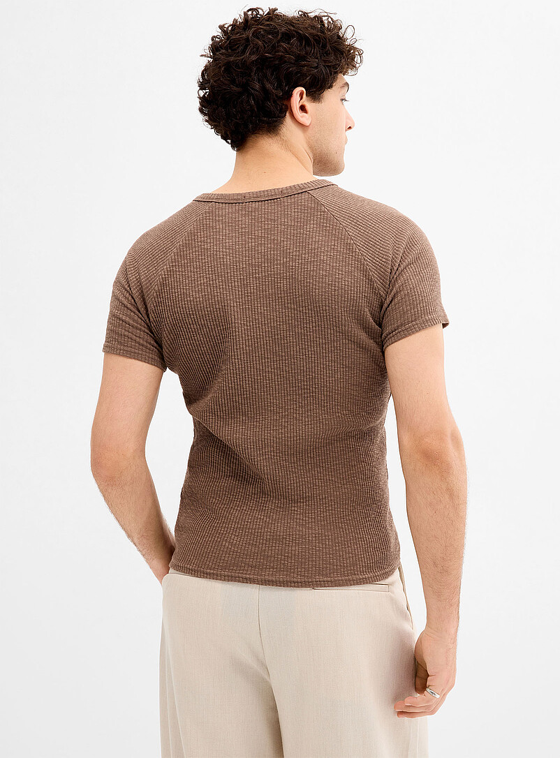 Le 31: Le t-shirt col fendu jersey c&ocirc;tel&eacute; <b>Importation de S&eacute;oul</b> Noir pour homme
