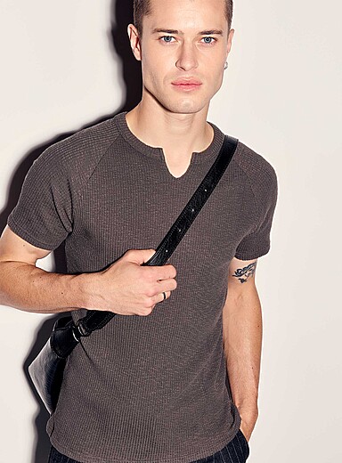 Le 31 Mossy Green Ribbed jersey slit-neck T-shirt <b>Seoul collection</b> for men