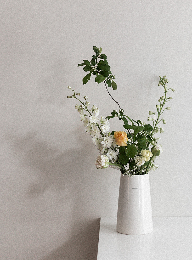 Atelier Margot Ivory White Axel vase 20 cm tall