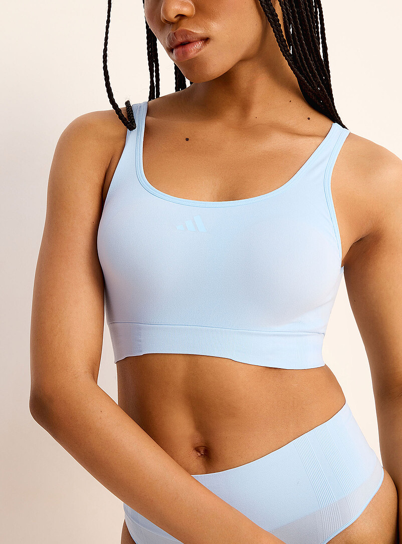 Adidas: La bralette extensible bleu poudre Bleu p&acirc;le - Bleu ciel pour femme