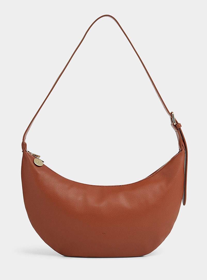 Ela: Le sac besace croissant minimaliste Brun pour femme