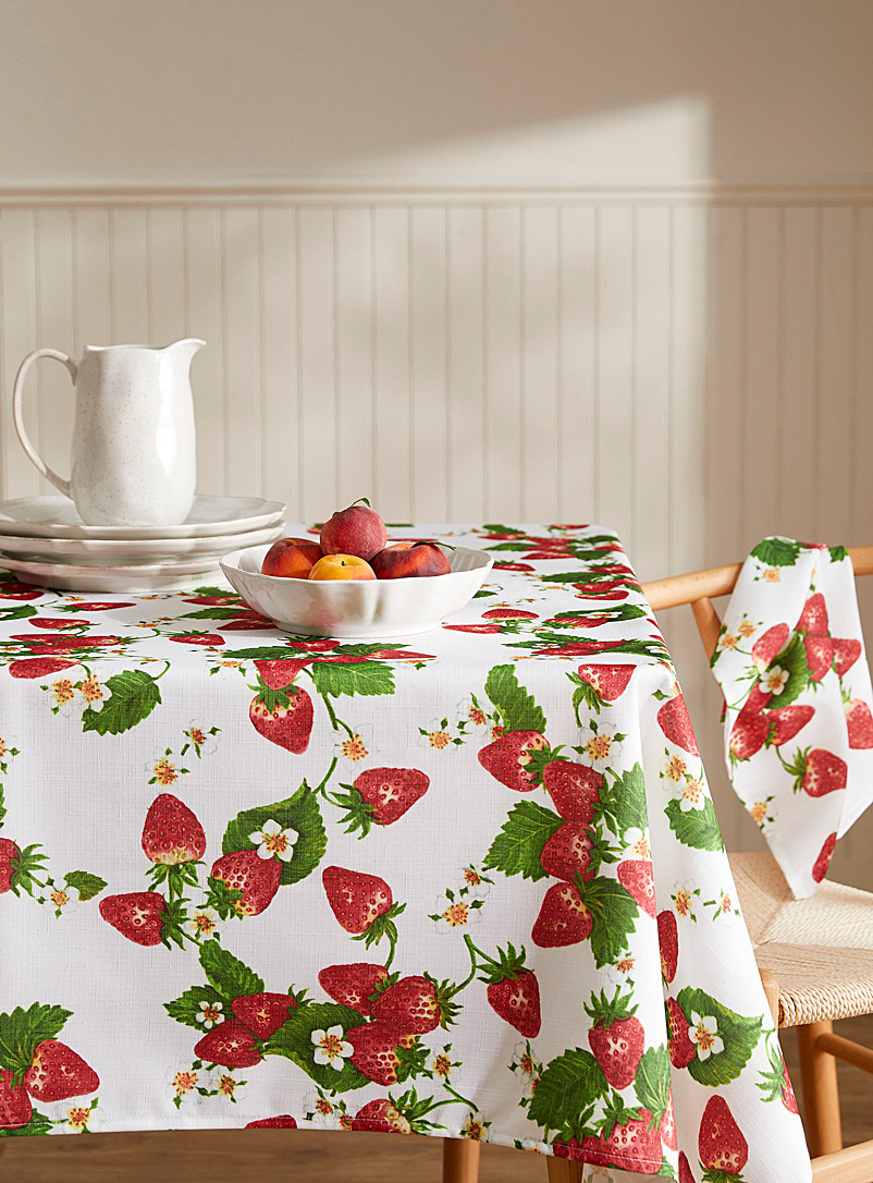 Simons Maison Assorted Wild strawberries tablecloth