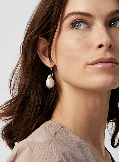 Les boucles d'oreilles The Pearl 052