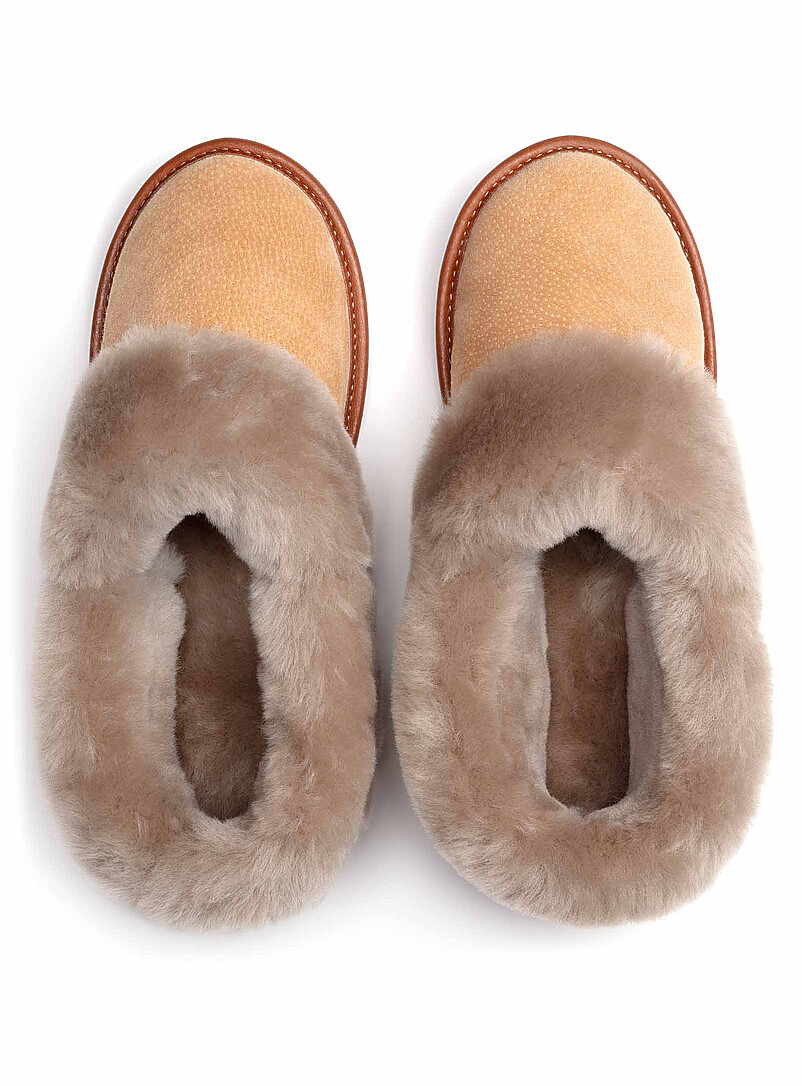 Les cuirs Bermont Inc.: La pantoufle &agrave; collet en peau de mouton renvers&eacute;e Femme Brun clair