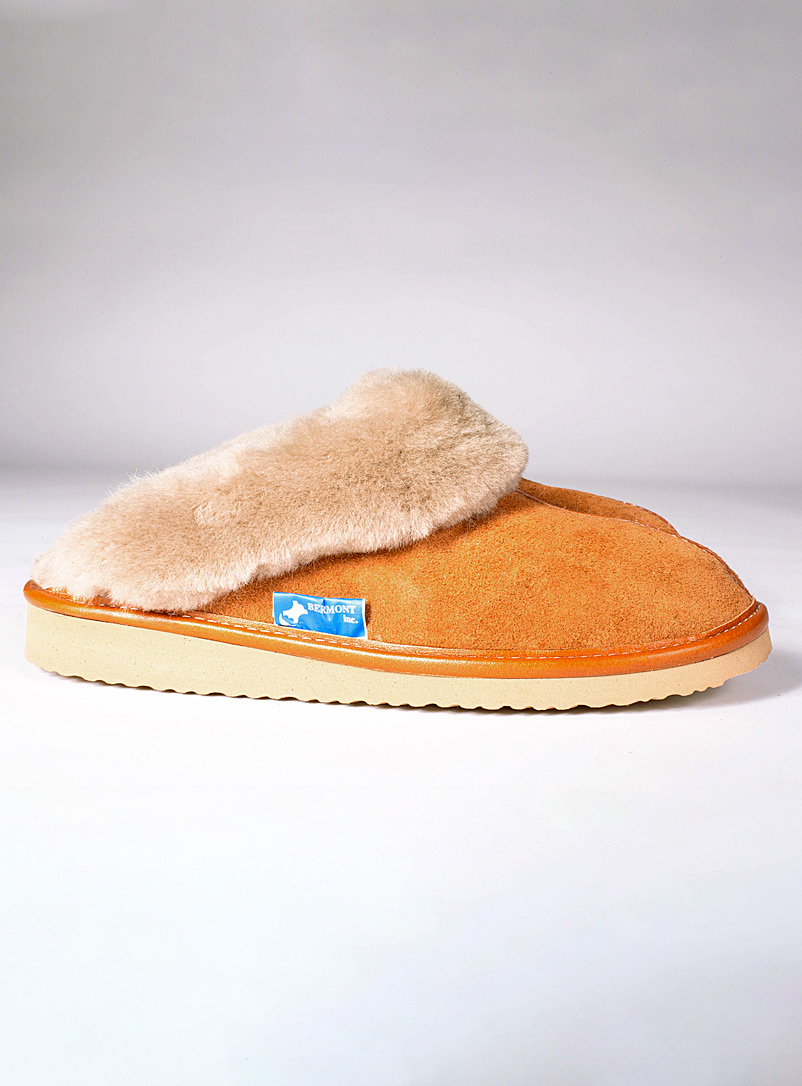 Les cuirs Bermont Inc. Fawn Collared sheepskin mule slippers with sole Women