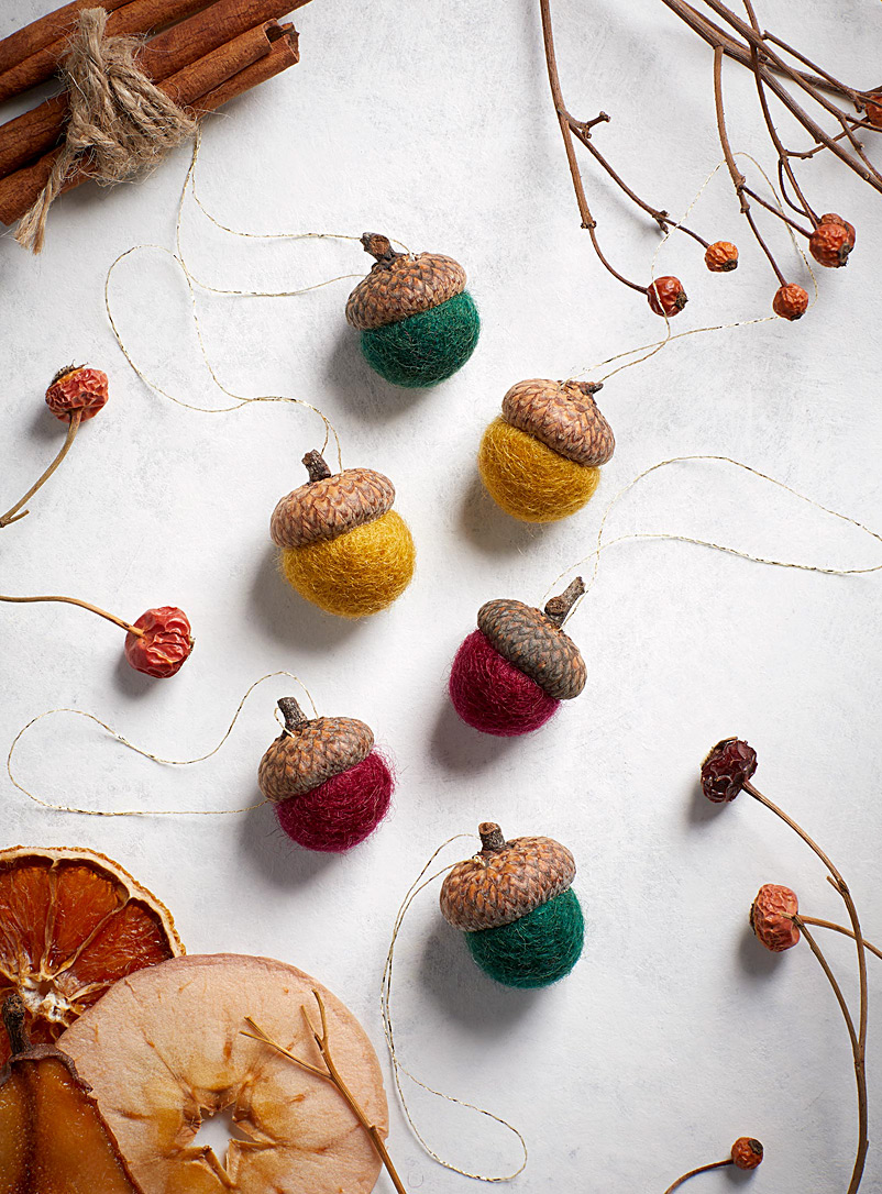 RB Designs Festive Felt acorn ornaments Set of 6