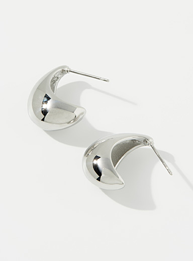 Les boucles d'oreilles d&ocirc;mes bomb&eacute;s