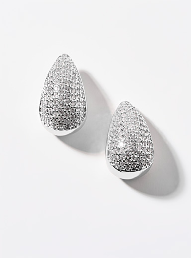 Les boucles d'oreilles goutte d'eau